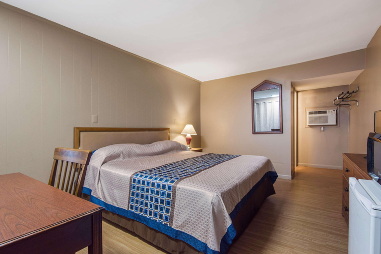Bedroom 4, Knights Inn Amsterdam, Montgomery