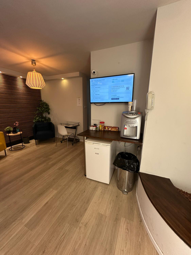 Others 5, Airport Guest House