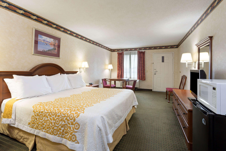 Bedroom 3, Days Inn by Wyndham Clinton, Sampson
