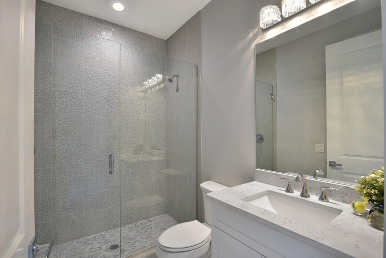 Bathroom 4, Sunsational Sunsets, Lee