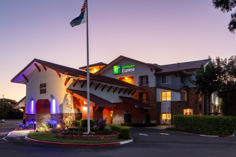 Exterior & Views
