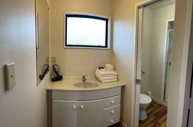 Bathroom 3, Rayland Epsom Motel, Waitakere