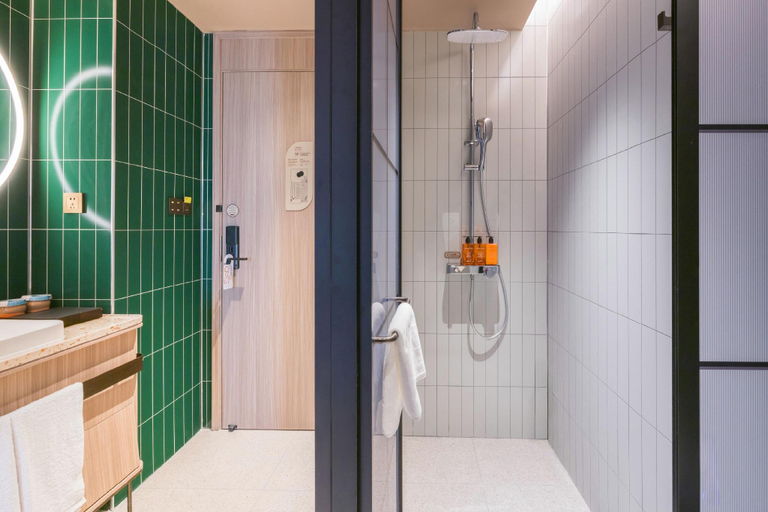 Bathroom 3, Orange Hotel Beijing Happy Valley Wufang Bridge, Beijing