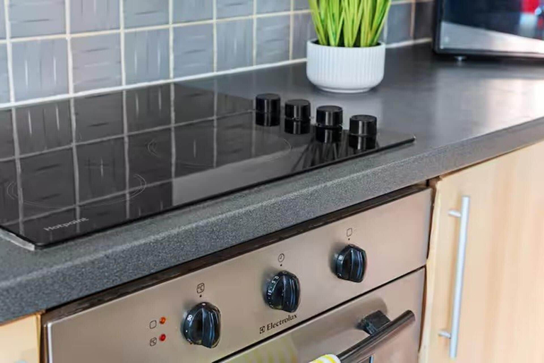 Private kitchen 2, Leicester Premium Apartments & Executive Suites, Leicester