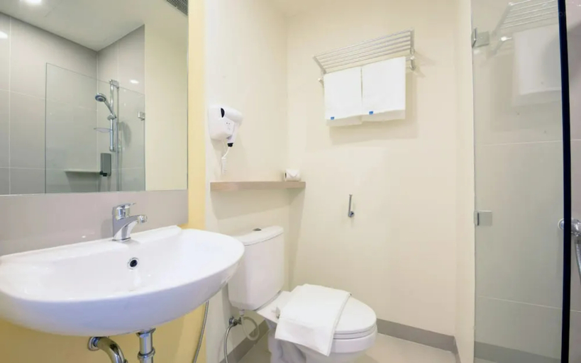 Bathroom 4, Hop Inn Hotel Cebu City, Cebu City