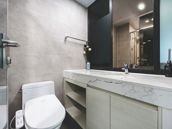 Bathroom 5, El Momento Gwangan, Suyeong