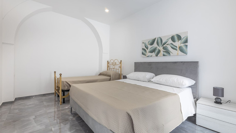 Room 2, Sole Apartment 2 Central Marina With Modern Furnishings, Lecce