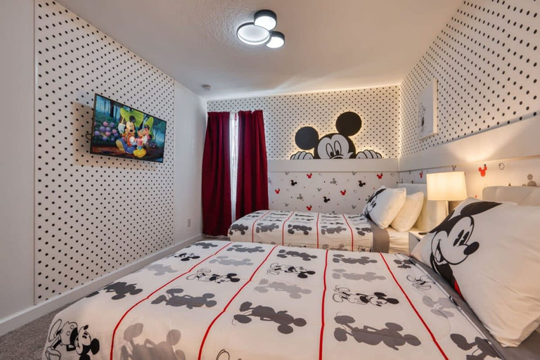 Room 4, Modern Spacious Home With Themed Bedroom and Private Pool, Osceola