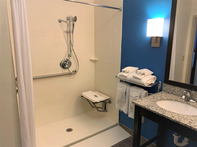Bathroom 4, SureStay by Best Western Cambridge, Guernsey