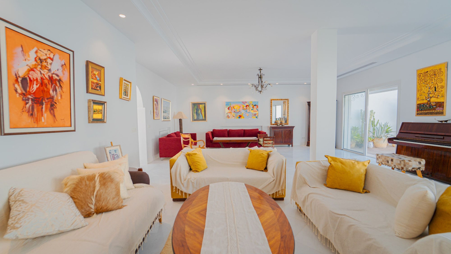 Room 5, La Marina Secure Seaside With Pool, La Marsa