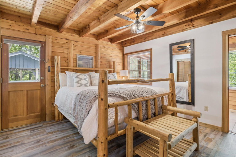 Room 3, Golf Resort Cabin w Hot Tub Firepit Pool, Sevier