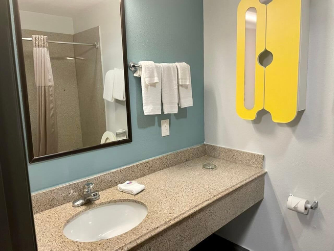 Bathroom 5, Studio 6 Port Arthur, TX - SE, Jefferson