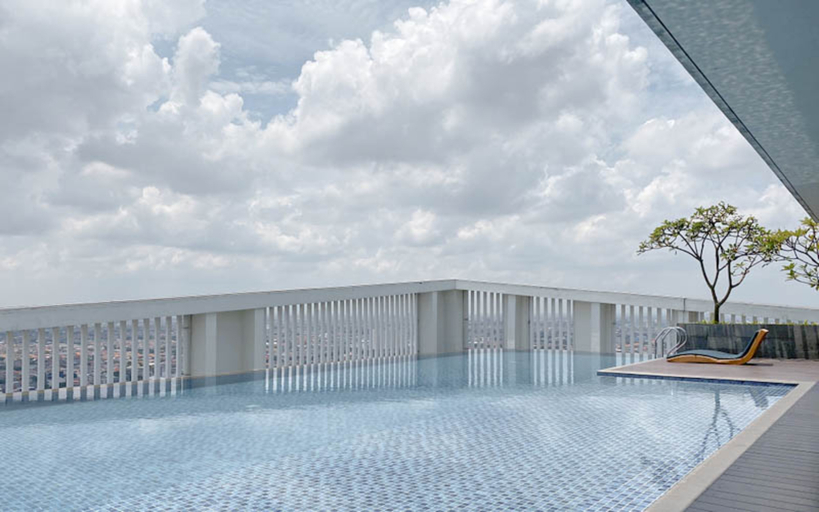 Sport & Beauty 3, Spacious and Elegant 2BR at One East Penthouse & Residence Apartment By Travelio, Surabaya