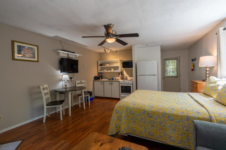 Bedroom 2, Blue Water Acres, Muskoka