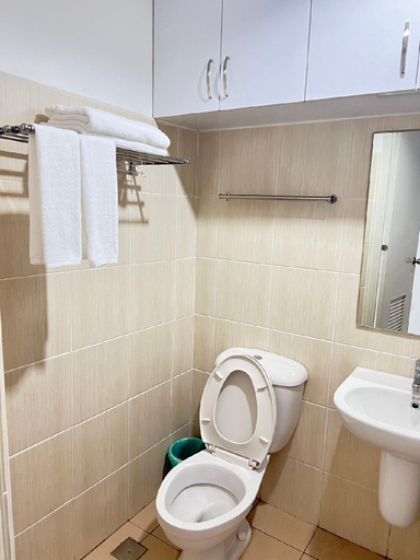 Bathroom 2, Deream Bay Embassy, Manila City