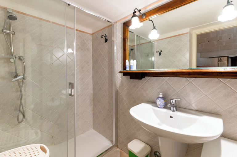Bathroom, Agriturismo La Stornara, Taranto