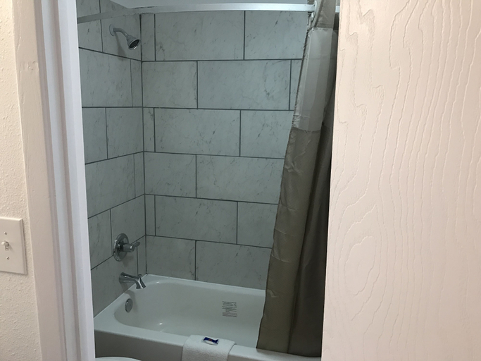 Bathroom 4, Motel 6 Abilene, TX, Taylor