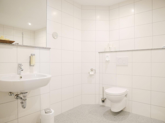 Bathroom 5, Berghaus Knopfmacher, Tuttlingen