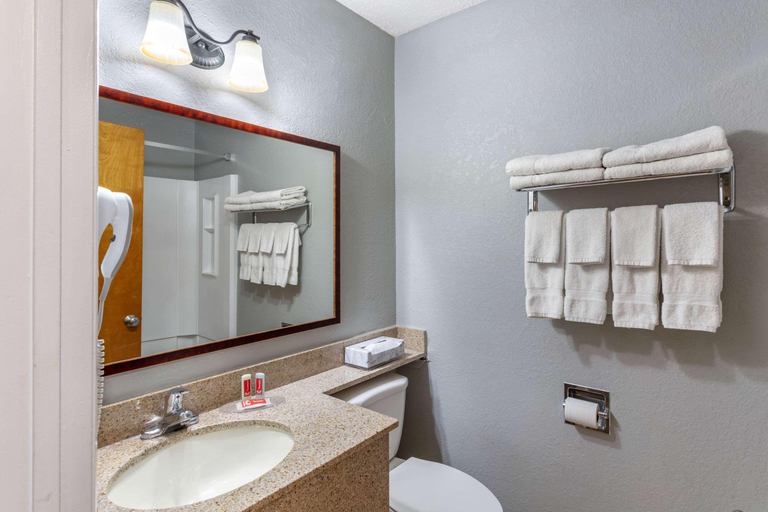 Bathroom 5, Econo Lodge Inn & Suites Old Saybrook - Westbrook, Middlesex