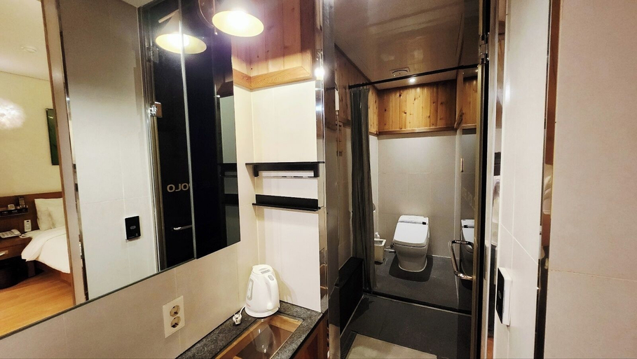 Bathroom 3, Polo Hotel, Namdong