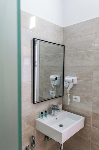 Bathroom 4, Hotel Sunshine, Sarandës