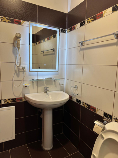 Bathroom 4, Hotel Number One, Gjirokastrës