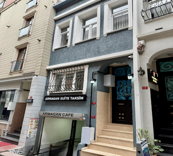 Exterior & Views