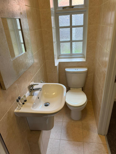 Bathroom 3, The Roebuck Alcester, Warwickshire