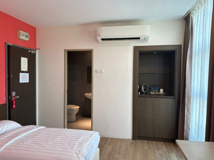 Bedroom 13