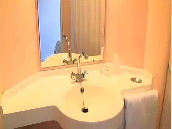 Bathroom 3, Riv'Hotel, Aveyron