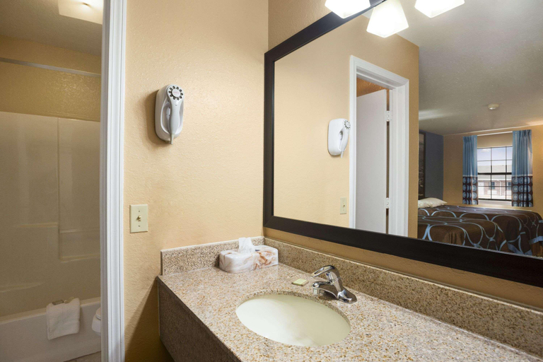Bathroom 3, Super 8 by Wyndham Henryetta, Okmulgee