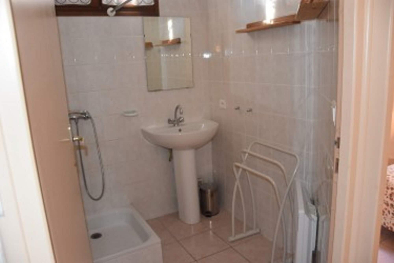 Bathroom 4, Vineyards & Village Stay, Hérault