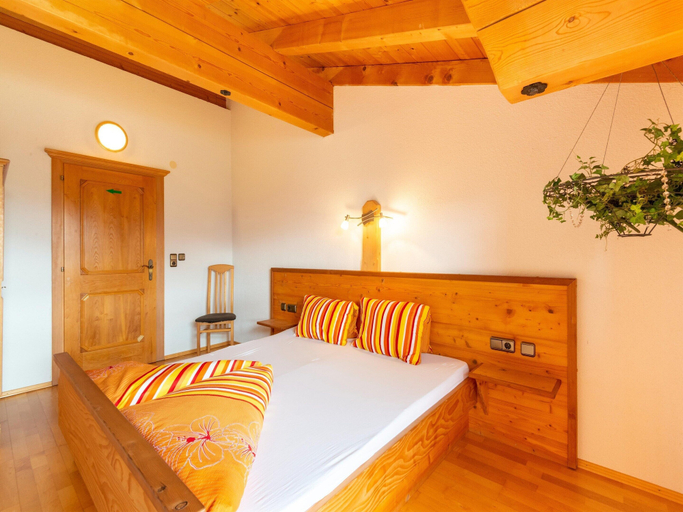Bedroom 2, Apartment in Gattererberg near Ski Slopes, Schwaz