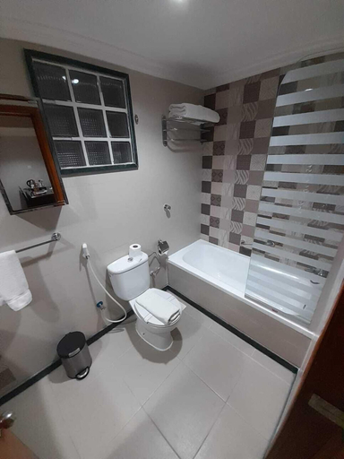 Bathroom 5, Al Azhar Hotel Jeddah, Jeddah
