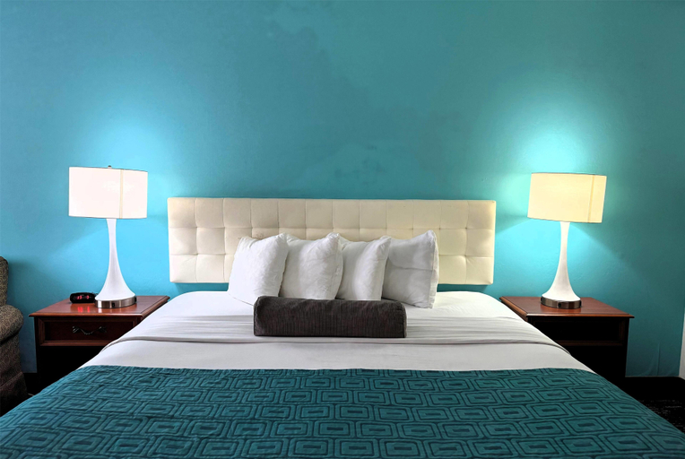 Bedroom 3, Howard Johnson by Wyndham Evansville East, Vanderburgh