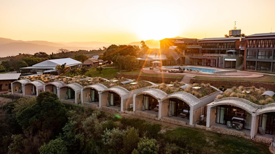 Exterior & Views