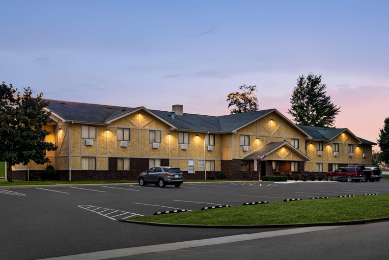 Exterior & Views 2, Super 8 by Wyndham Maysville KY, Mason