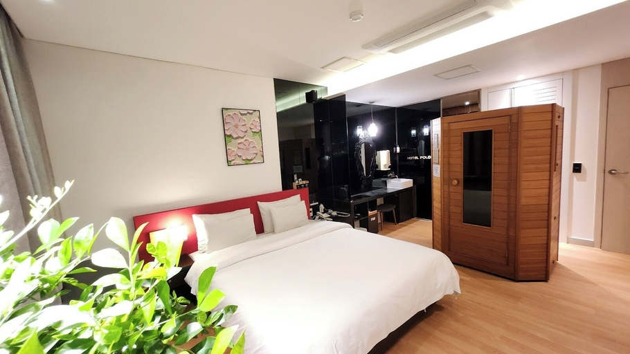 Bedroom 2, Polo Hotel, Namdong
