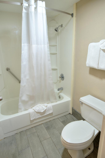 Bathroom 4, Super 8 By Wyndham Knoxville West/Farragut, Knox