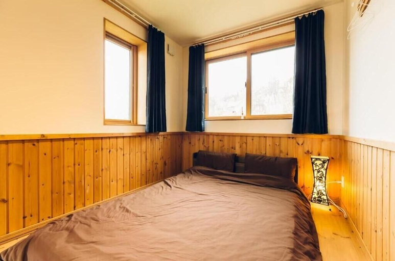 Bedroom 3, Toyako private log house, Tōyako