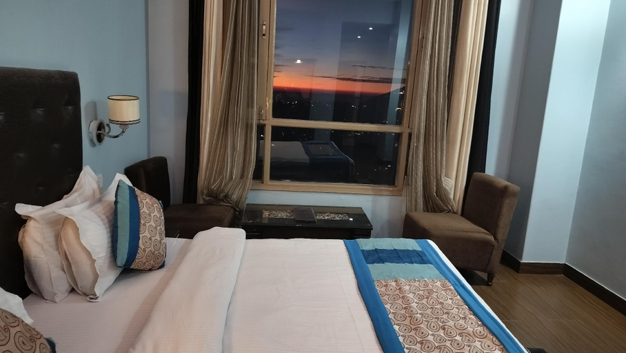 Bedroom 2, The Grand Madhushala, Shimla
