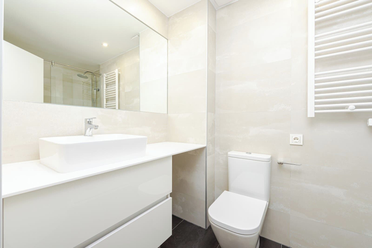 Bathroom 3, Plaza de Castilla 193, Madrid