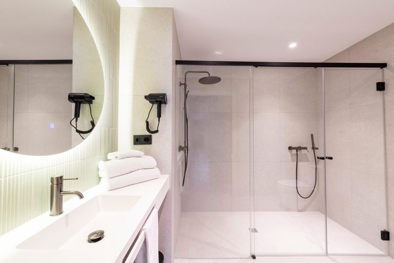 Bathroom 4, Aparthotel Atenea Calabria, Barcelona