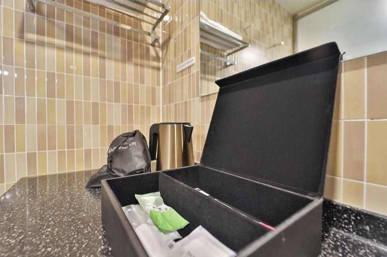 Bathroom 5, Hotel 701, Jinhae