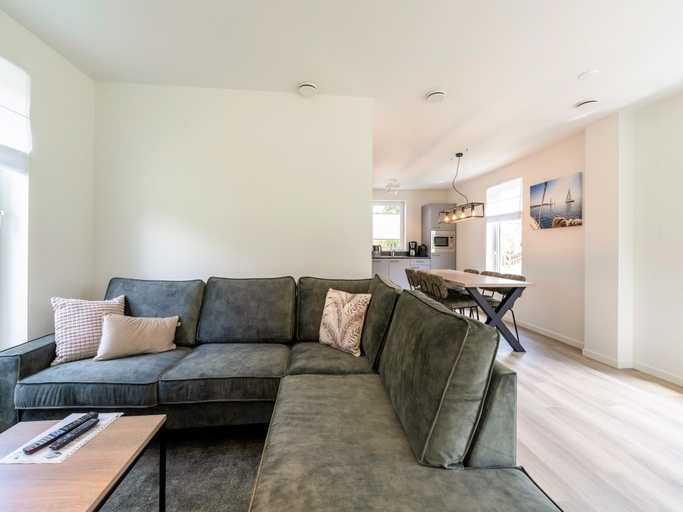 Living room, Waterside Retreat Sauna, Garden and Fishing Jetty, Bernisse