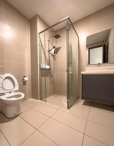 Bathroom 4, Starry x DELUX  8 Pax *FREE Netflix access, Johor Bahru