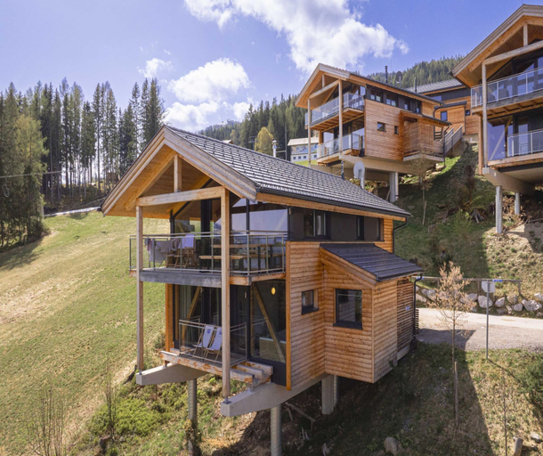 Exterior & Views