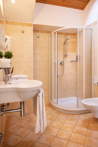 Bathroom 3, Hotel Balaton, Rimini