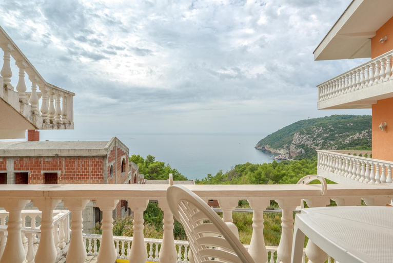 Others 4, Apartmani Marina