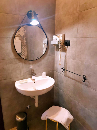 Bathroom 5, Fidenza Hotel, Parma